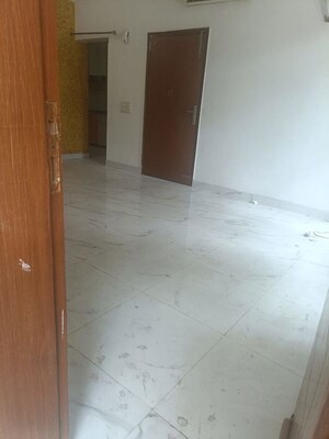 Room in 3 BHK Builder Floor at Unitech South City II, Sector 50 – for Rent