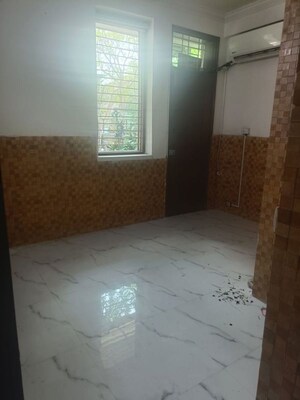 Room in 3 BHK Builder Floor at Unitech South City II, Sector 50 – for Rent