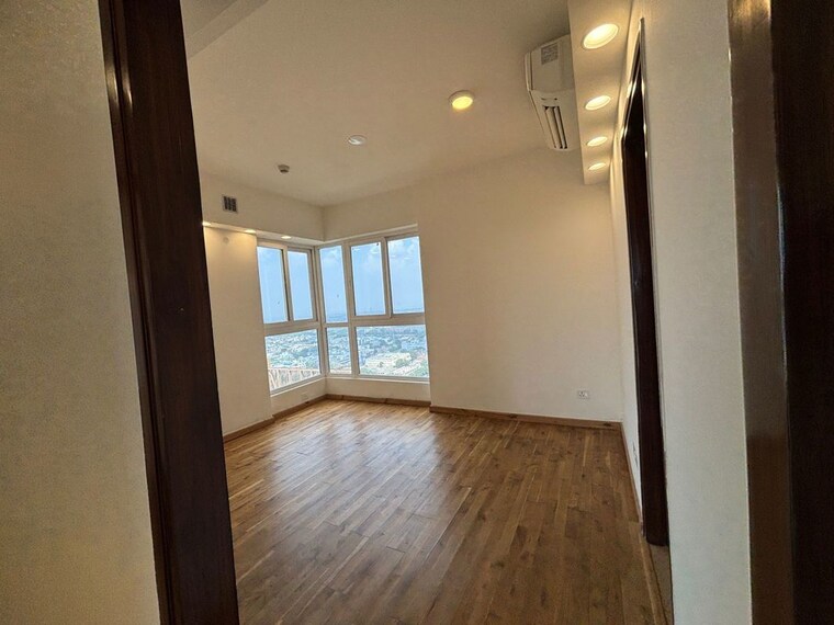 Room, okhla industrial estate phase 1 3 Bedroom 2700 Sq.Ft. Apartment In Okhla Industrial Estate Phase 1 Delhi 10188975