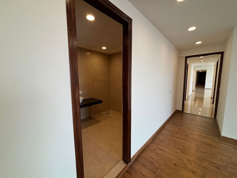 Attached Bathroom, okhla industrial estate phase 1 3 Bedroom 2700 Sq.Ft. Apartment In Okhla Industrial Estate Phase 1 Delhi 10188975