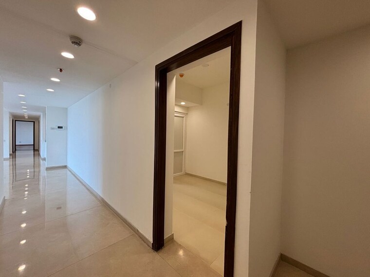 Room, okhla industrial estate phase 1 3 Bedroom 2700 Sq.Ft. Apartment In Okhla Industrial Estate Phase 1 Delhi 10188975