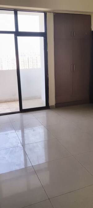 Room in 4 BHK Apartment at Ajnara Grace, Raj Nagar Extension – for Sale