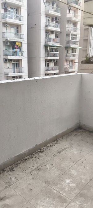 Room in 4 BHK Apartment at Ajnara Grace, Raj Nagar Extension – for Sale