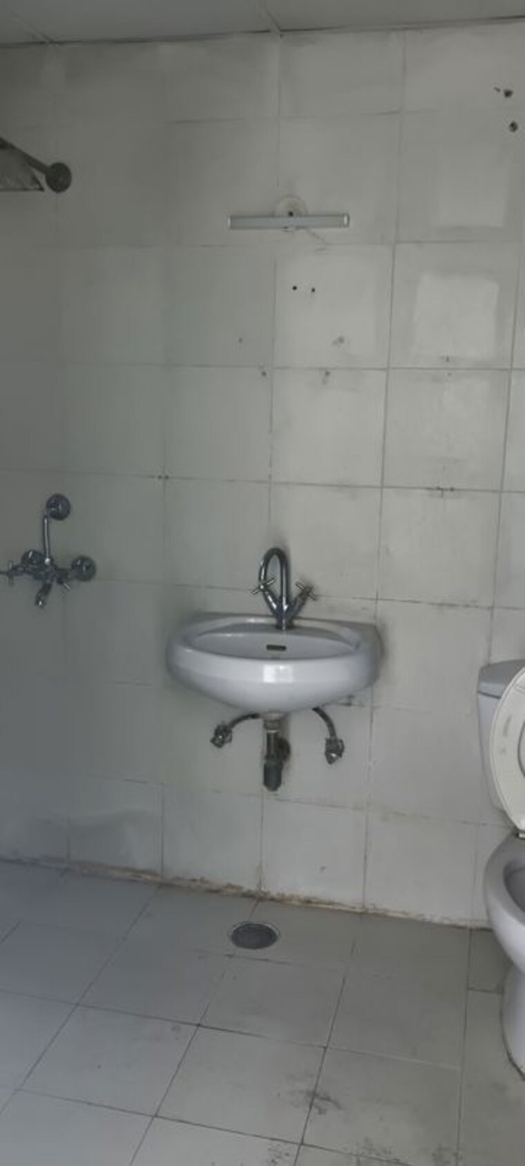 Bathroom, ajnara-grace 4 Bedroom 1695 Sq.Ft. Apartment In Raj Nagar Extension Ghaziabad 10199924