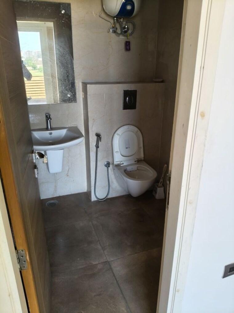 Bathroom, ambala highway 3 Bedroom 1600 Sq.Ft. Builder Floor In Ambala Highway Zirakpur 10199925