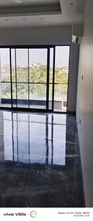 Room in 3 BHK Builder Floor at Jungpura Extension – for Rent