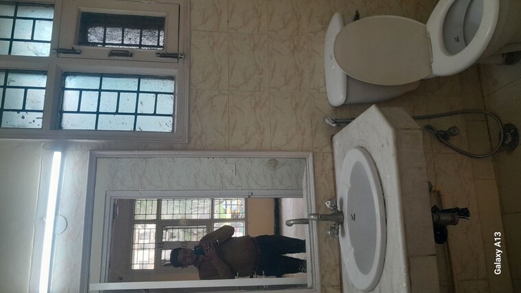 Bathroom, unitech-south-city-ii 4 Bedroom 4500 Sq.Ft. Builder Floor In Sector 50 Gurgaon 10199958