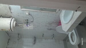 Bathroom in 4 BHK Builder Floor at Unitech South City II, Sector 50 – for Rent