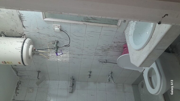Bathroom, unitech-south-city-ii 4 Bedroom 4500 Sq.Ft. Builder Floor In Sector 50 Gurgaon 10199958