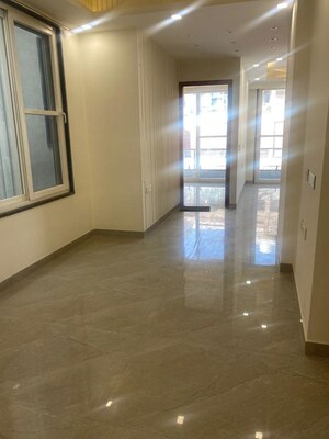 Room in 3 BHK Builder Floor at Sector 31 – for Rent