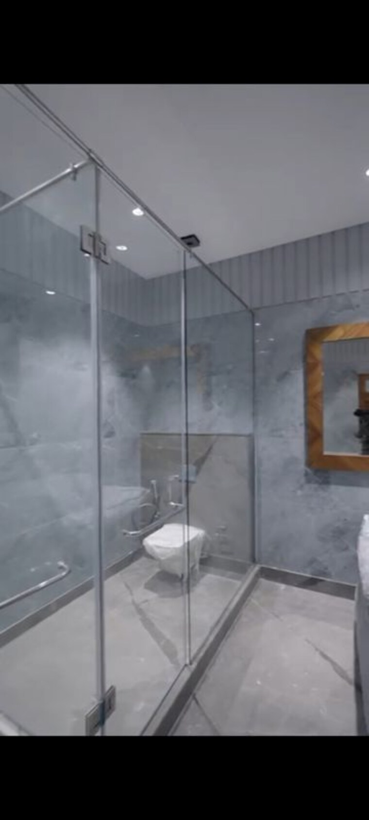 Bathroom, hauz khas enclave 4 Bedroom 1000 Sq.Yd. Builder Floor In Hauz Khas Enclave Delhi 10200024