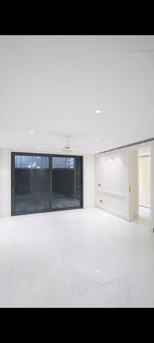 Room in 4 BHK Builder Floor at Hauz Khas Enclave – for Rent