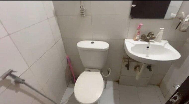 Bathroom, manas-city-extension 2.5 Bedroom 1800 Sq.Ft. Independent House In Indira Nagar Lucknow 10200039