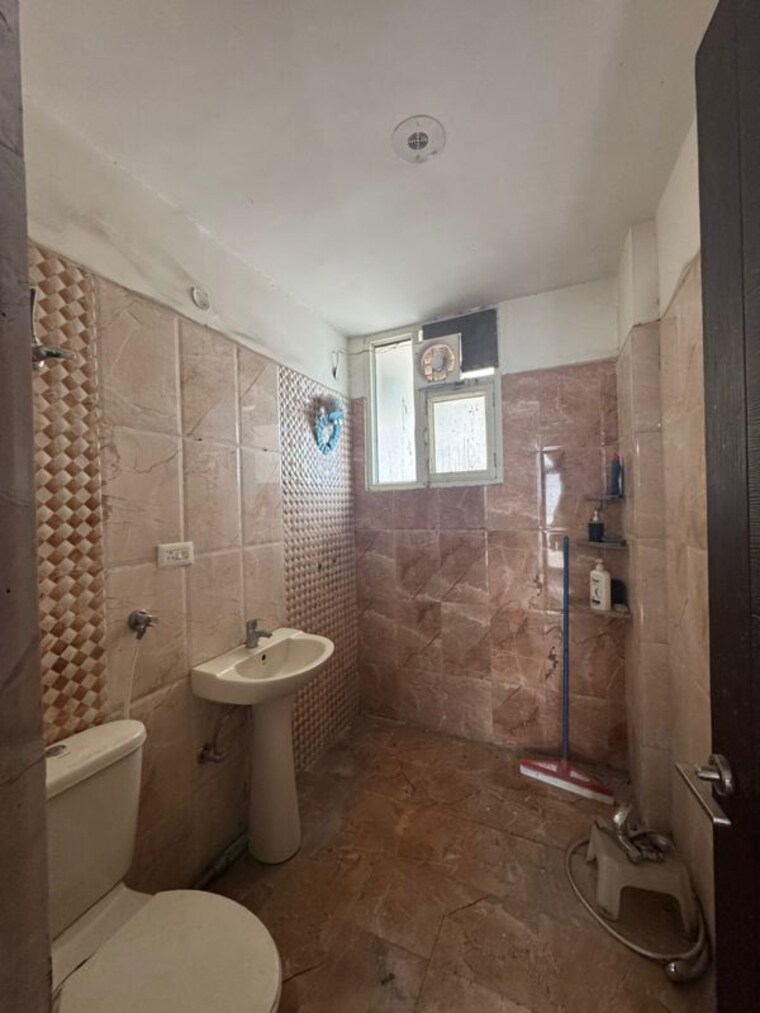 Bathroom, maya-garden-city 2 Bedroom 1335 Sq.Ft. Apartment In Lohgarh Zirakpur 10200040