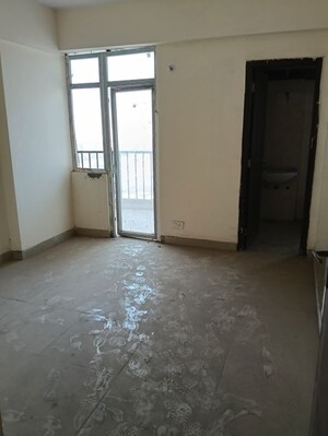 Room in 3.5 BHK Apartment at Amrapali Heartbeat City, Sector 107 – for Sale