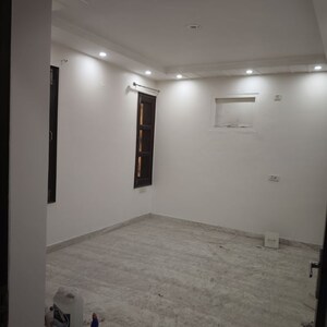 Room in 4 BHK Builder Floor at Paschim Vihar – for Sale