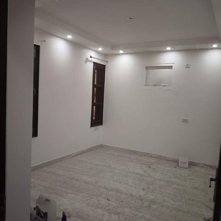 Room, paschim vihar 4 Bedroom 250 Sq.Yd. Builder Floor In Paschim Vihar Delhi 10200044