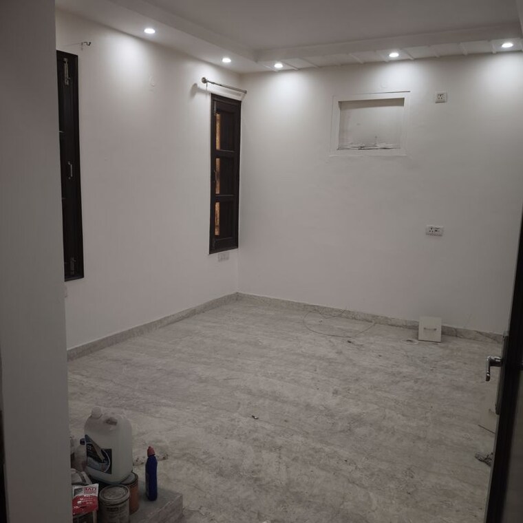 Room, paschim vihar 4 Bedroom 250 Sq.Yd. Builder Floor In Paschim Vihar Delhi 10200044