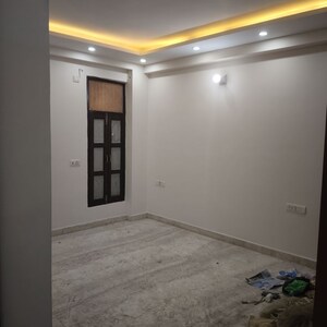 Room in 4 BHK Builder Floor at Paschim Vihar – for Sale