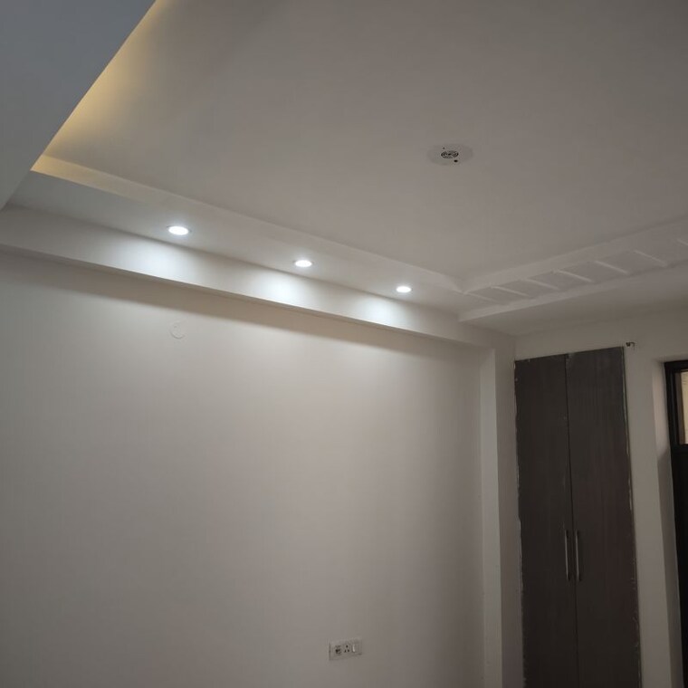 Room, paschim vihar 4 Bedroom 250 Sq.Yd. Builder Floor In Paschim Vihar Delhi 10200044