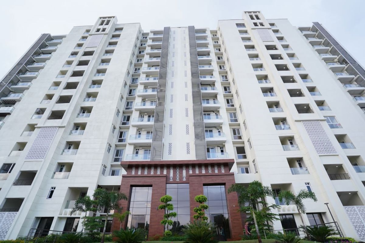 3 BHK + Servant Room Apartment For Sale in Crest Golf Ridge Tower