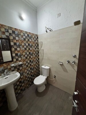 Master Bedroom in 3 BHK Builder Floor at Sunshine Enclave, Vip Road – for Rent