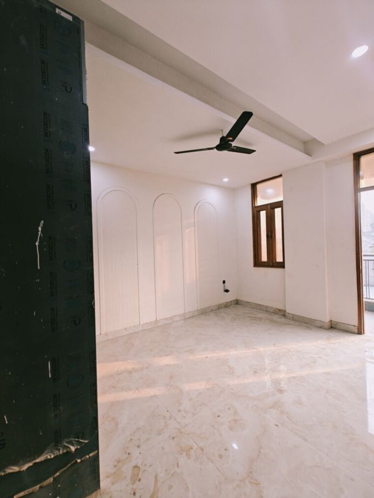 Room, sector 73 3 Bedroom 1400 Sq.Ft. Builder Floor In Sector 73 Noida 10200062