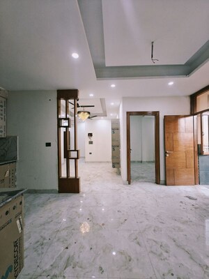 Room in 3 BHK Builder Floor at Sector 73 – for Sale