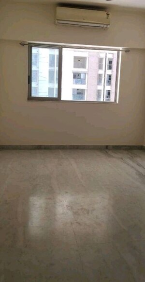 Room in 2 BHK Apartment at Lodha Luxuria Priva, Majiwada – for Rent