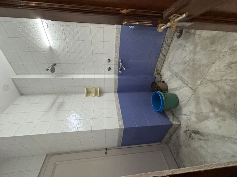 Bathroom, malviya nagar 3 Bedroom 1500 Sq.Ft. Builder Floor In Malviya Nagar Delhi 10200060