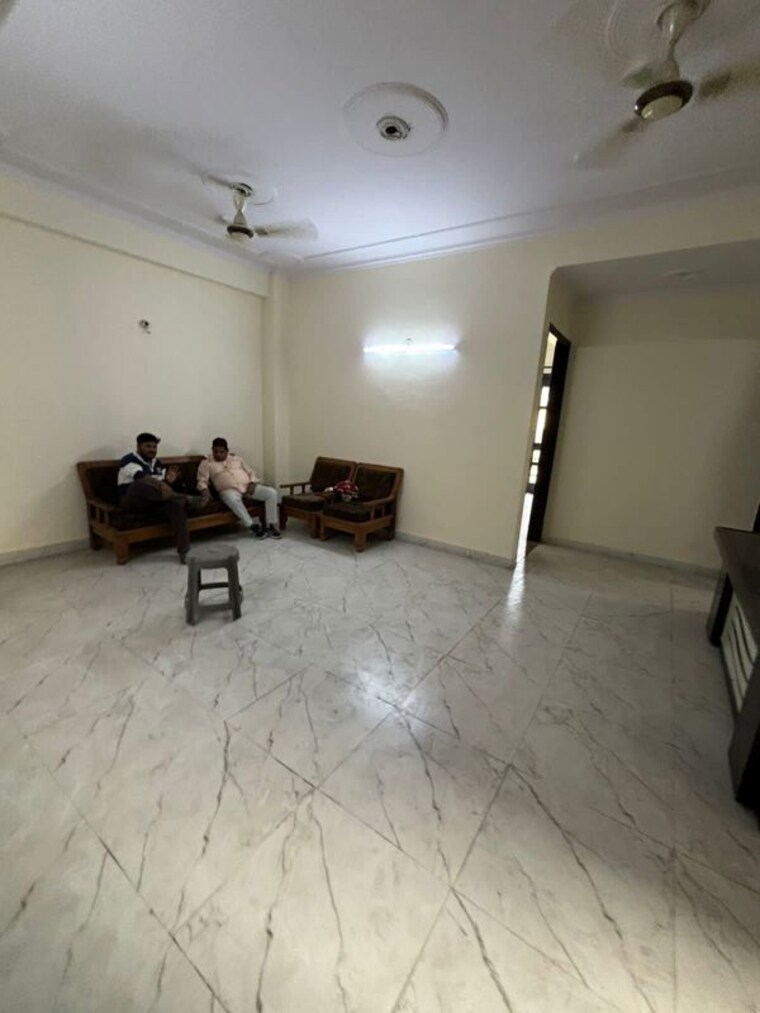  Parking, rwa-apartments-sector-71 3 Bedroom 300 Sq.Ft. Builder Floor In Sector 71 Noida 10200081