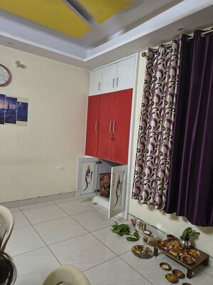 Bedroom in 3 BHK Builder Floor at Karanpur – for Rent