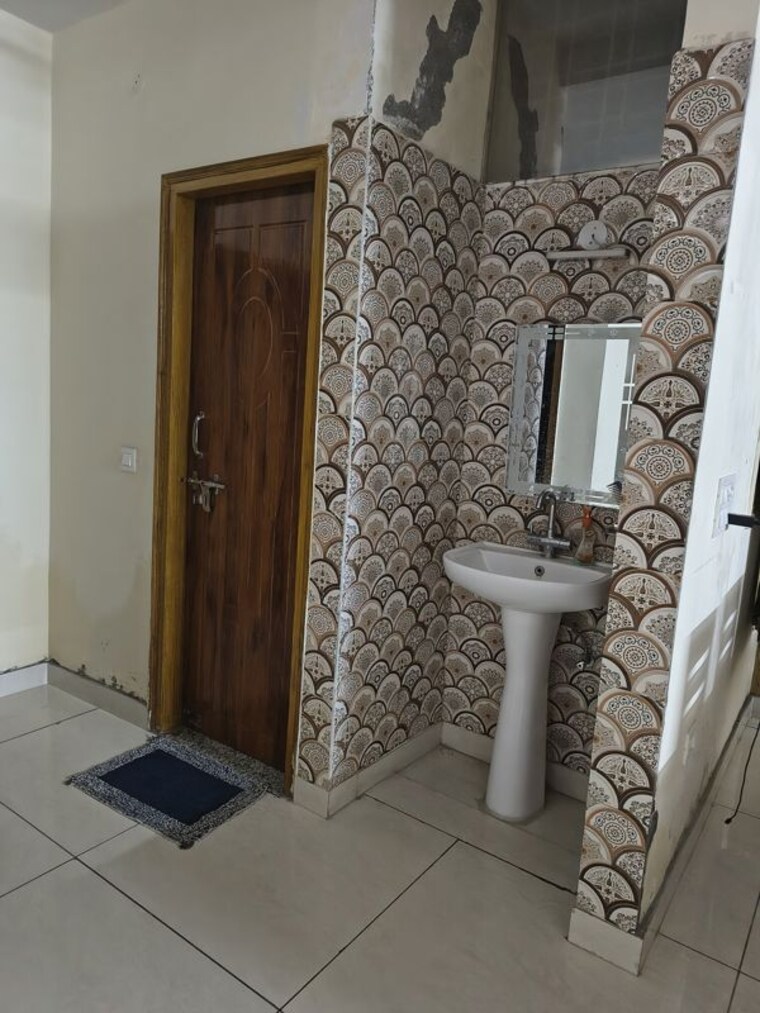 Bathroom, karanpur 3 Bedroom 1700 Sq.Ft. Builder Floor In Karanpur Dehradun 10200082