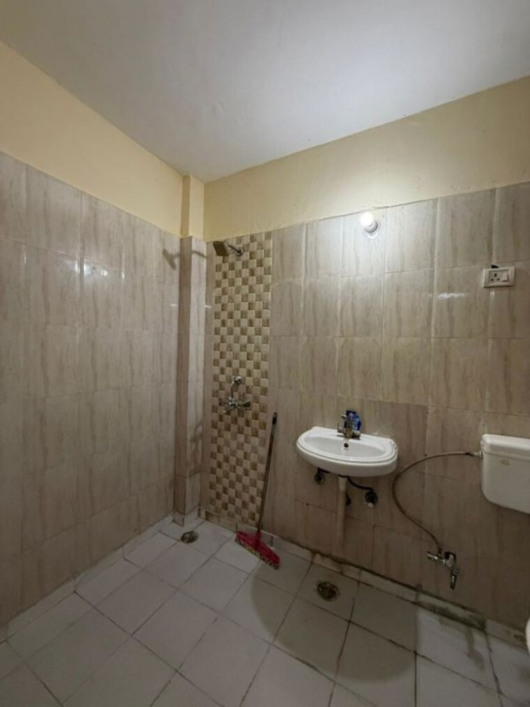 Bathroom, saket 1 Bedroom 500 Sq.Ft. Apartment In Saket Delhi 10200110