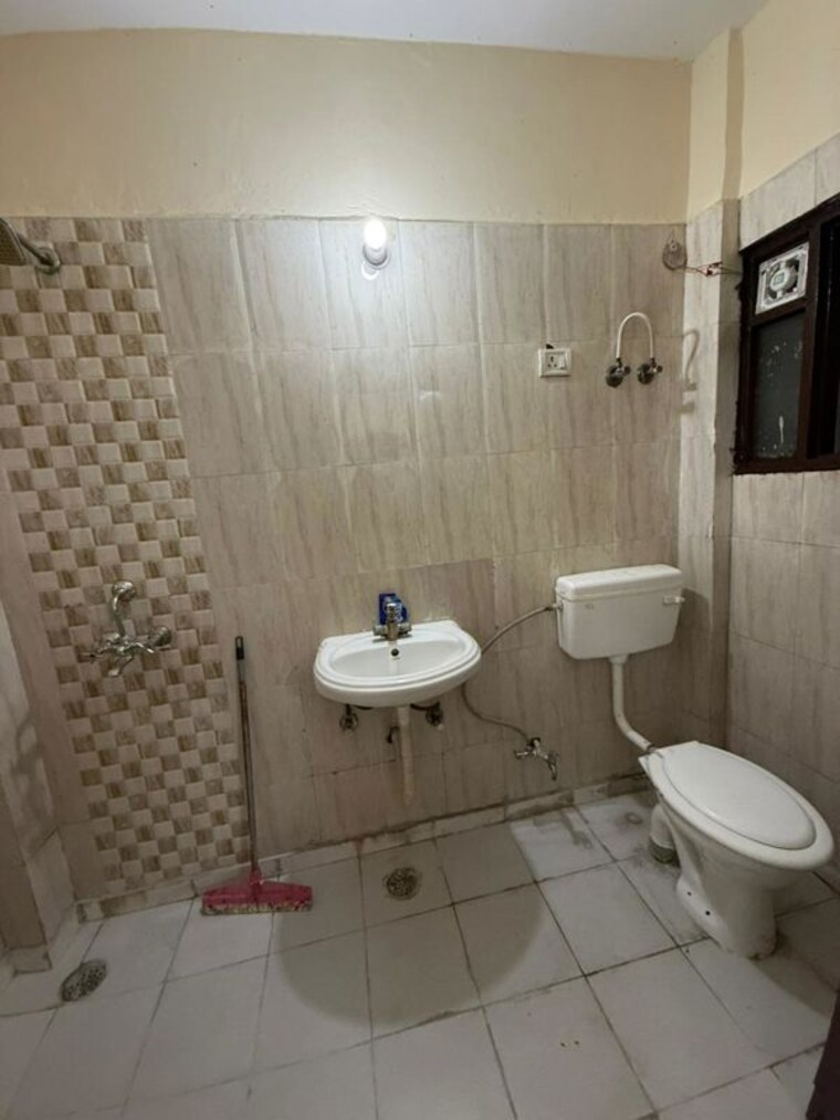 Bathroom, saket 1 Bedroom 500 Sq.Ft. Apartment In Saket Delhi 10200110