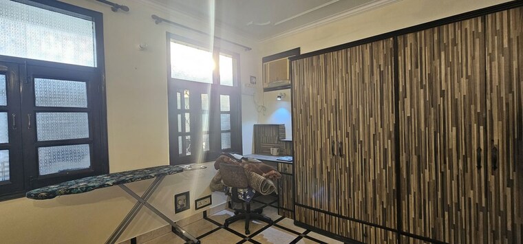  Parking, chittaranjan park 3 Bedroom 3500 Sq.Ft. Apartment In Chittaranjan Park Delhi 10200130