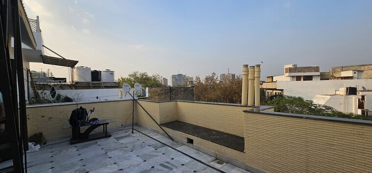 Balcony, chittaranjan park 3 Bedroom 3500 Sq.Ft. Apartment In Chittaranjan Park Delhi 10200130