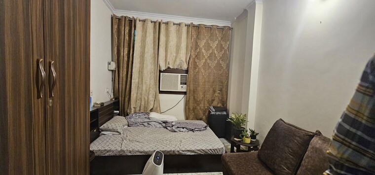 Bedroom, chittaranjan park 3 Bedroom 3500 Sq.Ft. Apartment In Chittaranjan Park Delhi 10200130