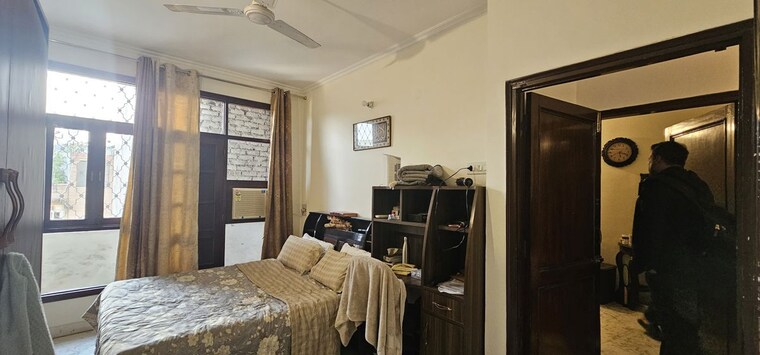 Living Room, chittaranjan park 3 Bedroom 3500 Sq.Ft. Apartment In Chittaranjan Park Delhi 10200130
