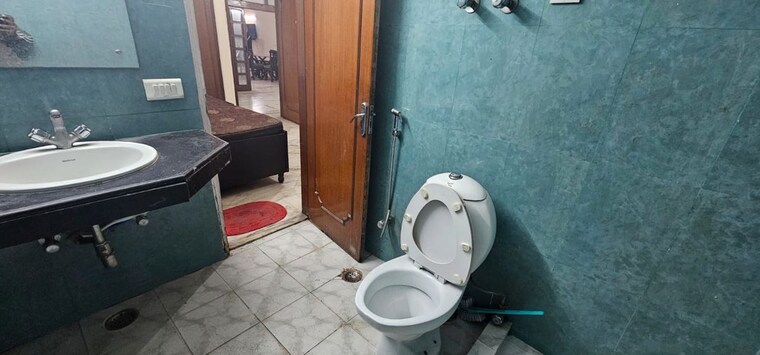 Bathroom, kalkaji Pg For Boys In Kalkaji 10200144