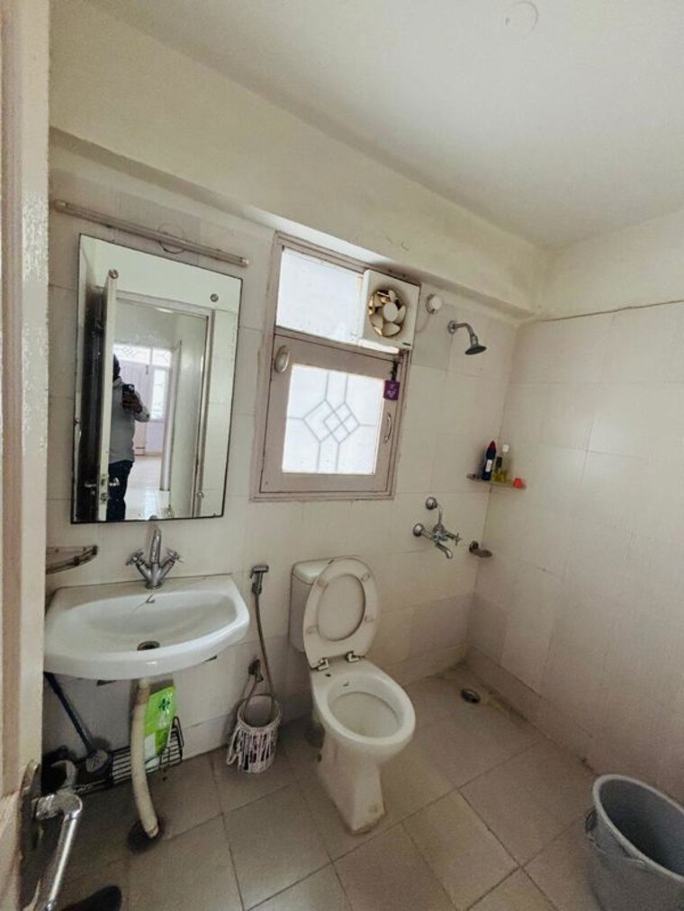 Bathroom, tulip-orange 3 Bedroom 1137 Sq.Ft. Apartment In Sector 70 Gurgaon 10200146
