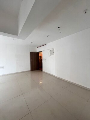 Room in 2 BHK Apartment at Andheri West – for Sale