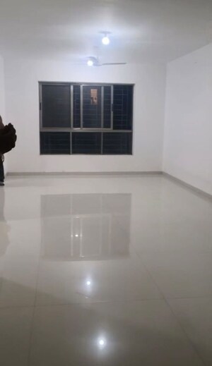 Room in 4 BHK Apartment at Alcon Royce, Kondhwa – for Rent