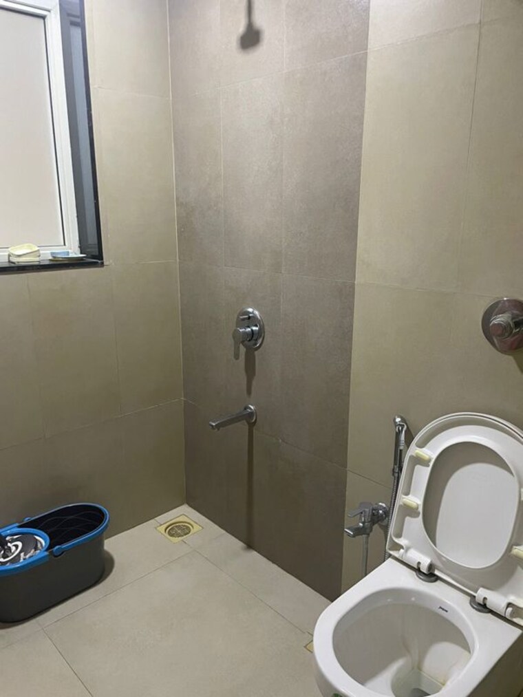 Bathroom, lily-white 3 Bedroom 1190 Sq.Ft. Apartment In Jogeshwari East Mumbai 10200193
