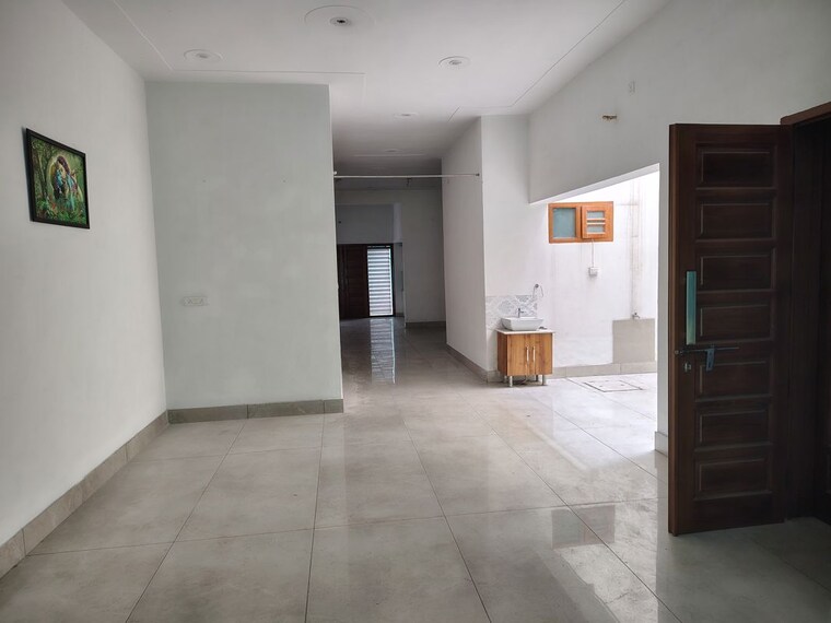 Room, sector 9 4 Bedroom 500 Sq.Yd. Builder Floor In Sector 9 Hisar 10200214