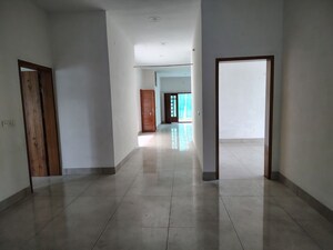 Room in 4 BHK Builder Floor at Sector 9 – for Rent