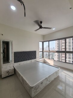 2 BHK Apartment For Rent in Kalpataru Paramount