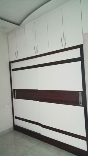 Furnished Amenities in 2.5 BHK Builder Floor at Sector 9 – for Rent