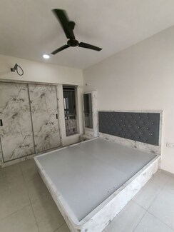 2 BHK Apartment For Rent in Kalpataru Paramount