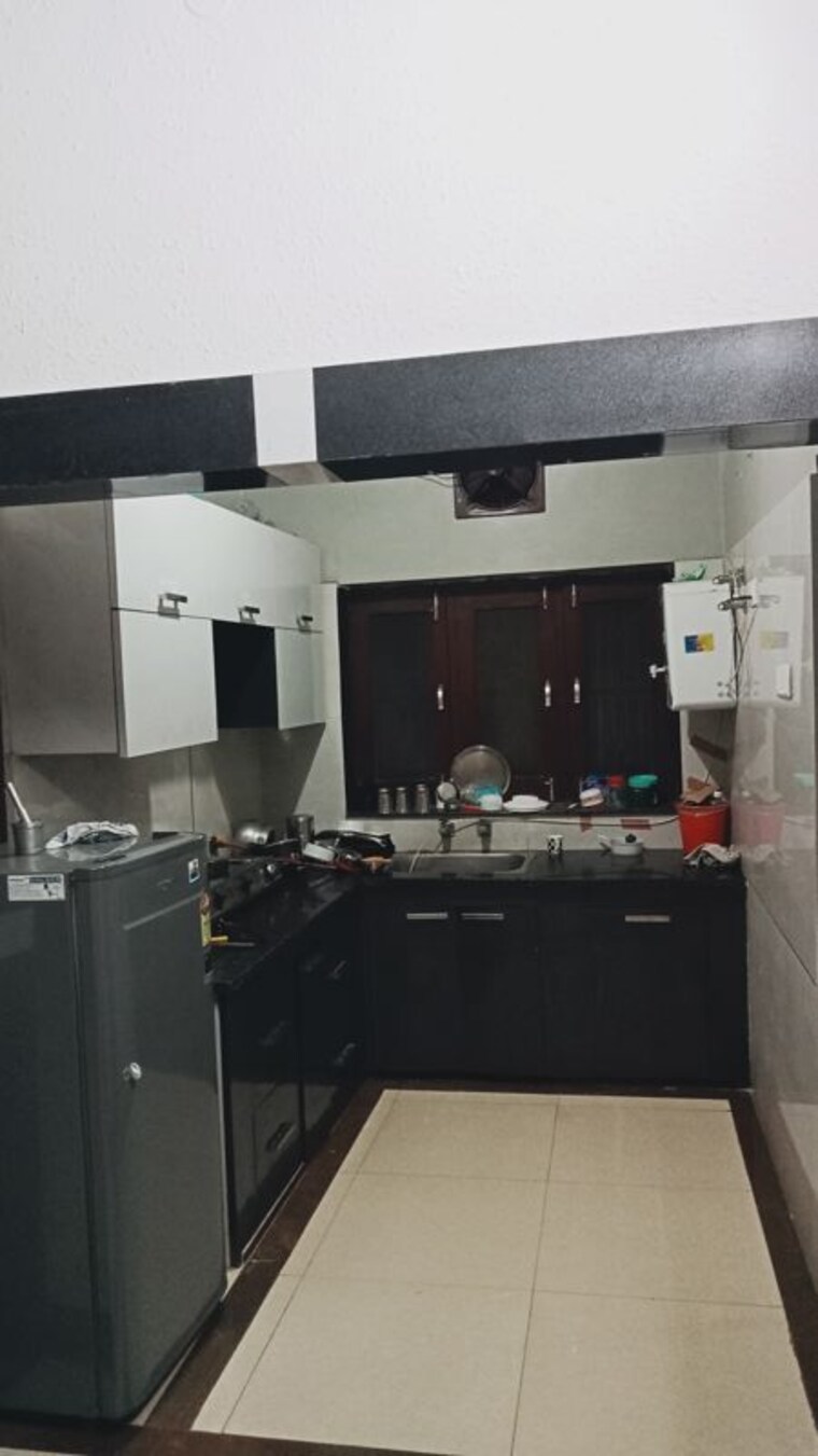 Kitchen, sector 9 2.5 Bedroom 250 Sq.Yd. Builder Floor In Sector 9 Hisar 10200223